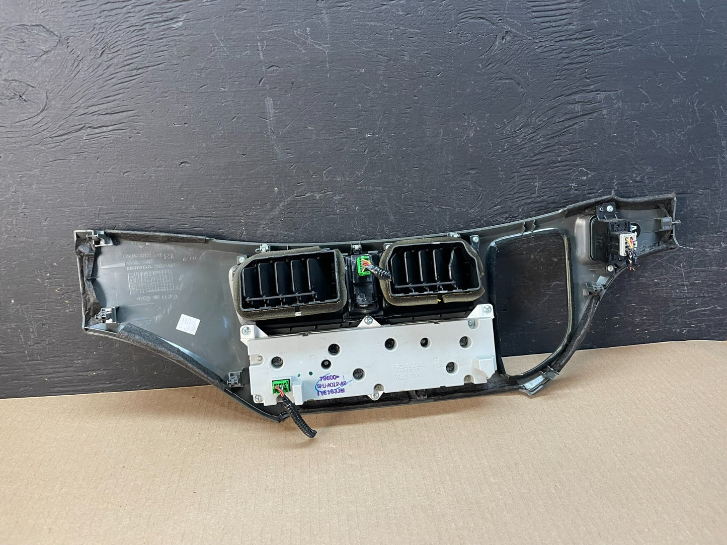 2005 to 2010 Honda Odyssey Radio Climate Control Dash Trim Bezel AE3405 DG6