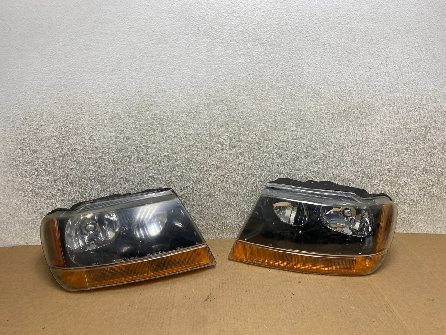1999 - 2004 Jeep Grand Cherokee Left+Right Set Black Halogen Headlights W8407 DW0