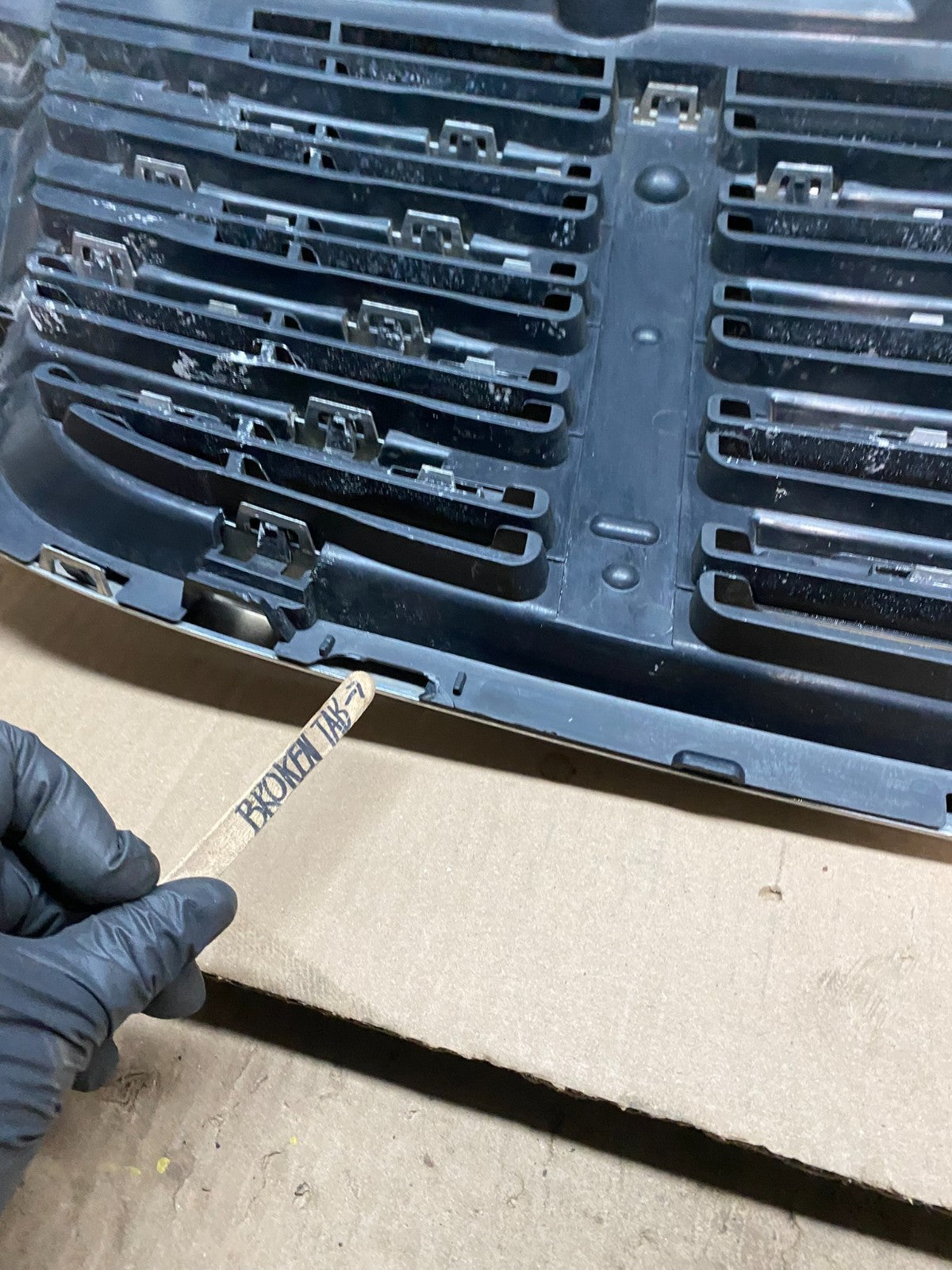 2009 to 2011 Freightliner Sprinter Front Upper Chrome Grill Grille X7587 DG6