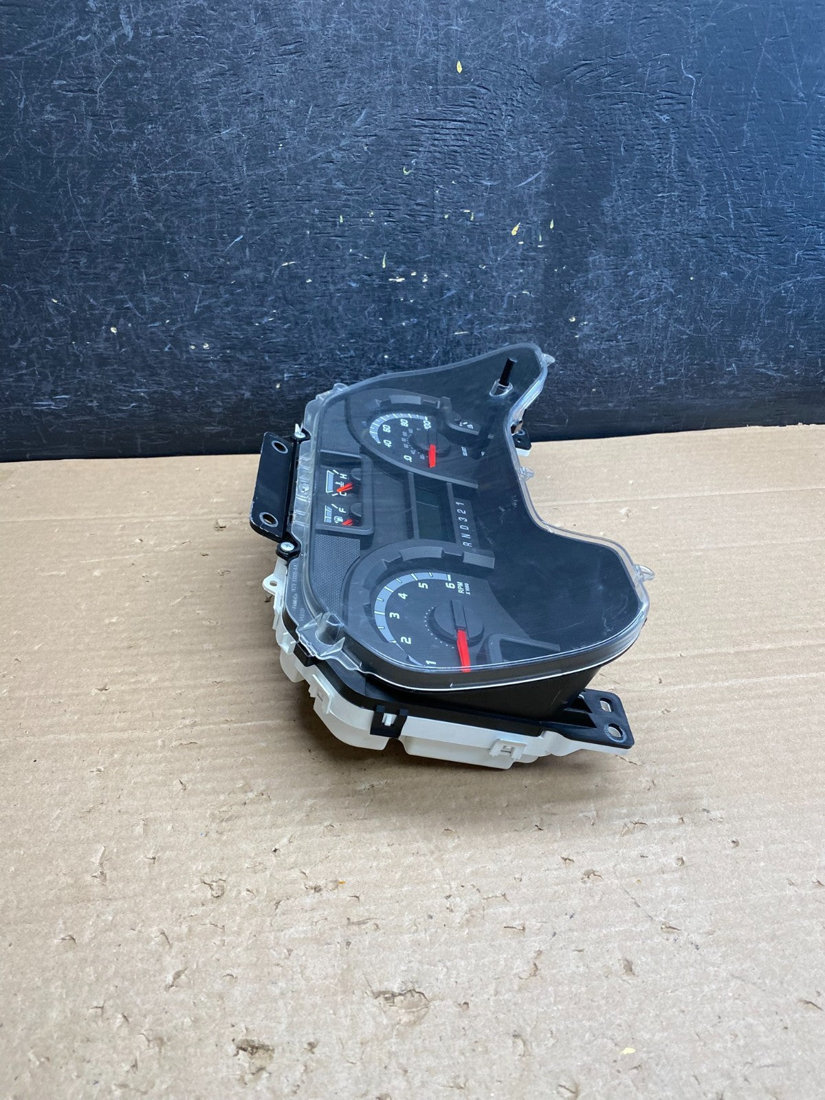 2009 to 2014 Ford E150 E250 E350 VAN Gauge Speedometer Cluster AG63701