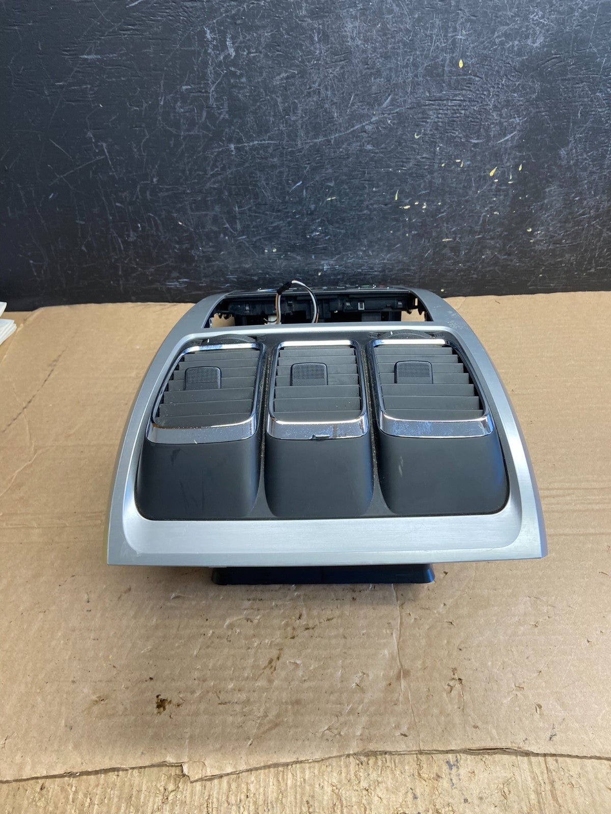 2007 - 2012 GMC Acadia A/C Heater Climate Control Radio Panel Bezel OE AF2067 DW3