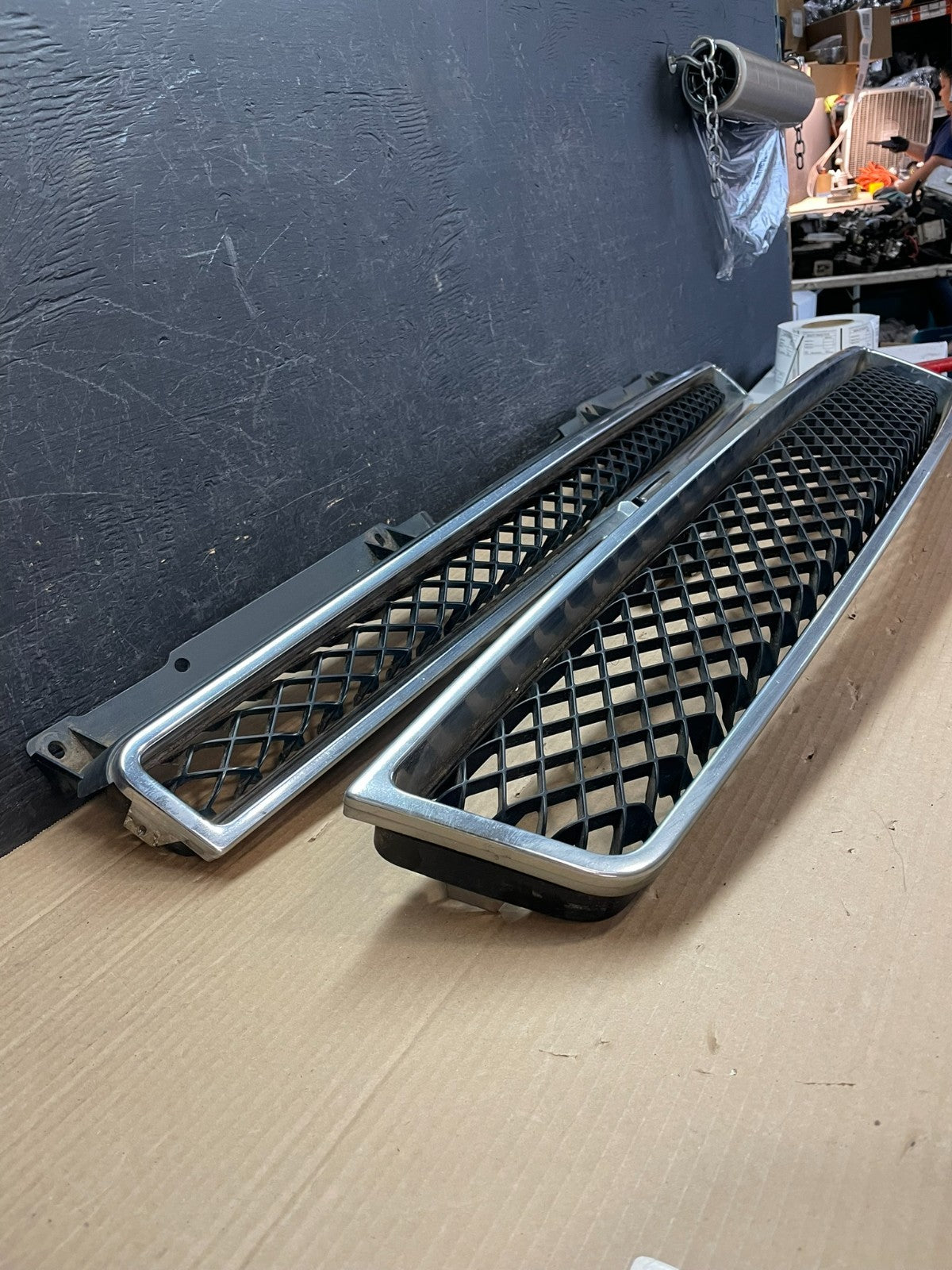 2007 to 2014 Chevrolet Tahoe Suburban Lower Upper Grill Grille Set AE9932 DG2