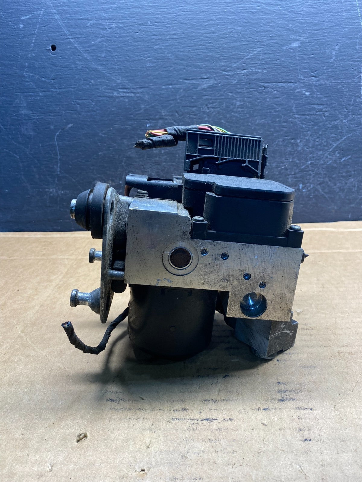 1998 to 1999 Mercedes W208 CLK320 CLK430 ABS Anti Lock Brake Pump AD7582 DG1