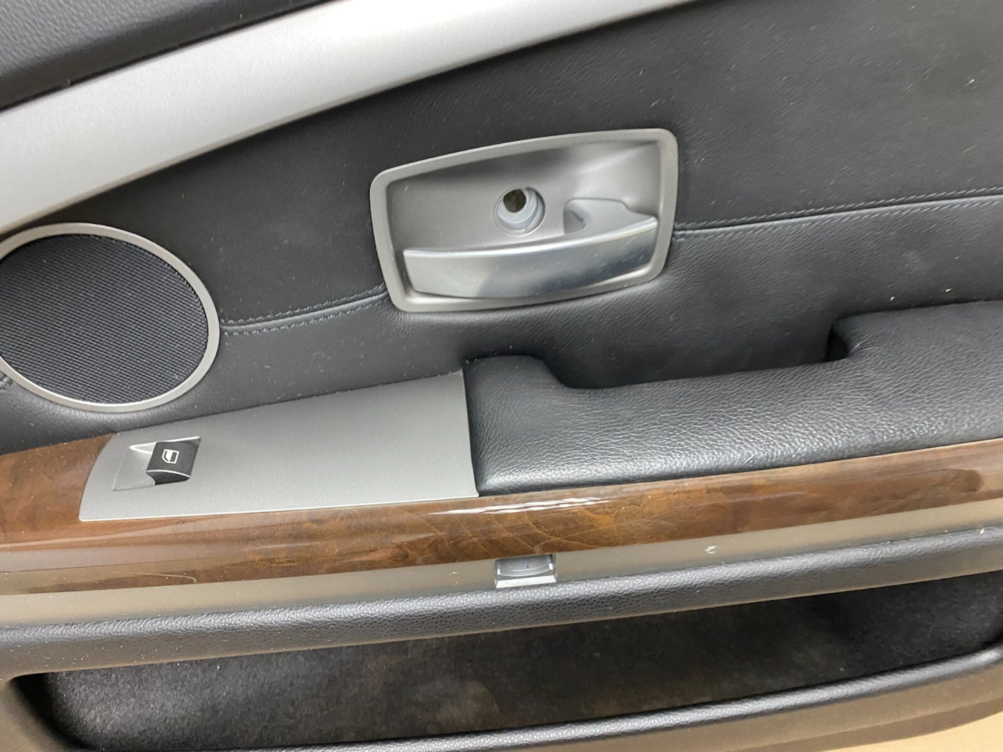 2006 to 2008 BMW 750i Front Right Passenger RH Door Trim Panel n7633 DG3
