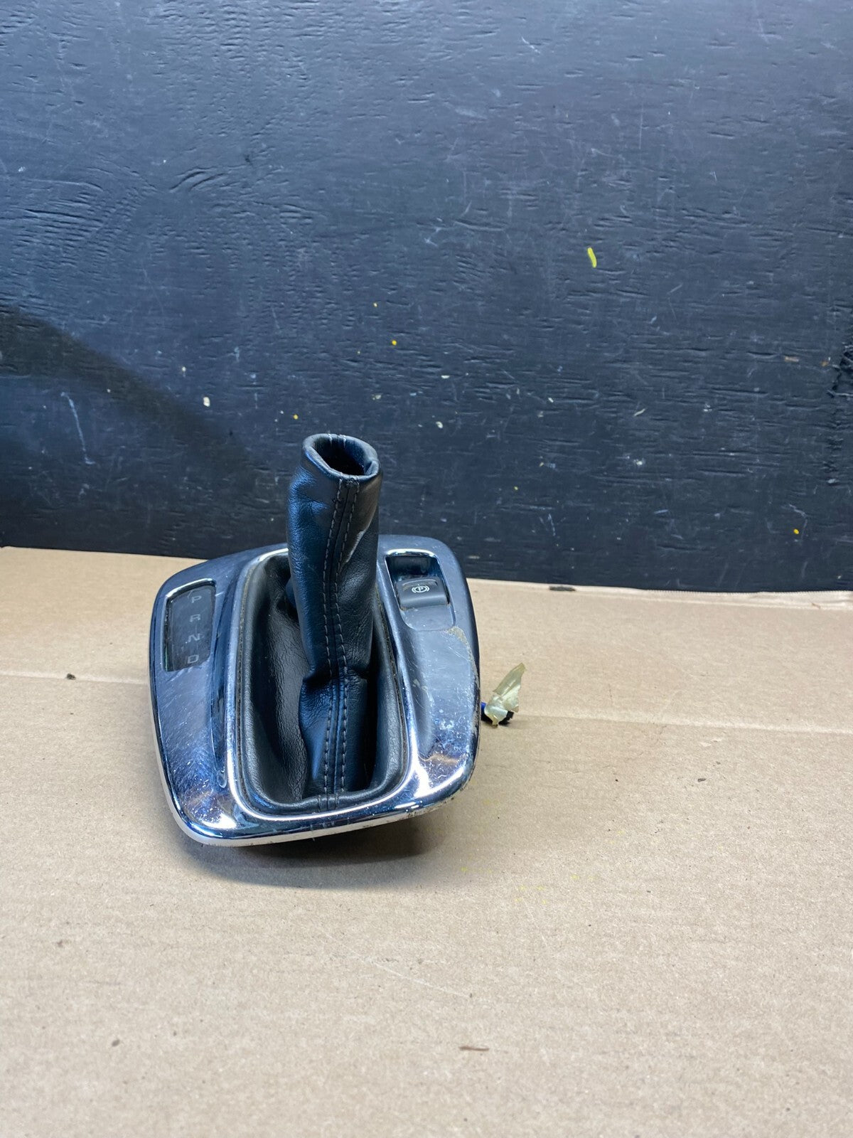 2013 Chevrolet Malibu Center Floor Shifter Trim Bezel J4647 DG1