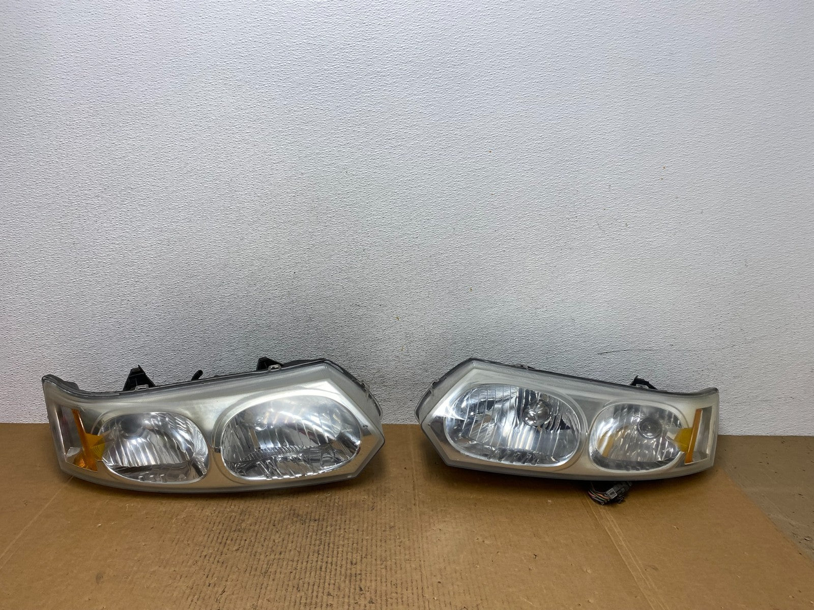 2003 to 2007 Saturn Ion Halogen Headlights Left+Right Side AE0312 DW0