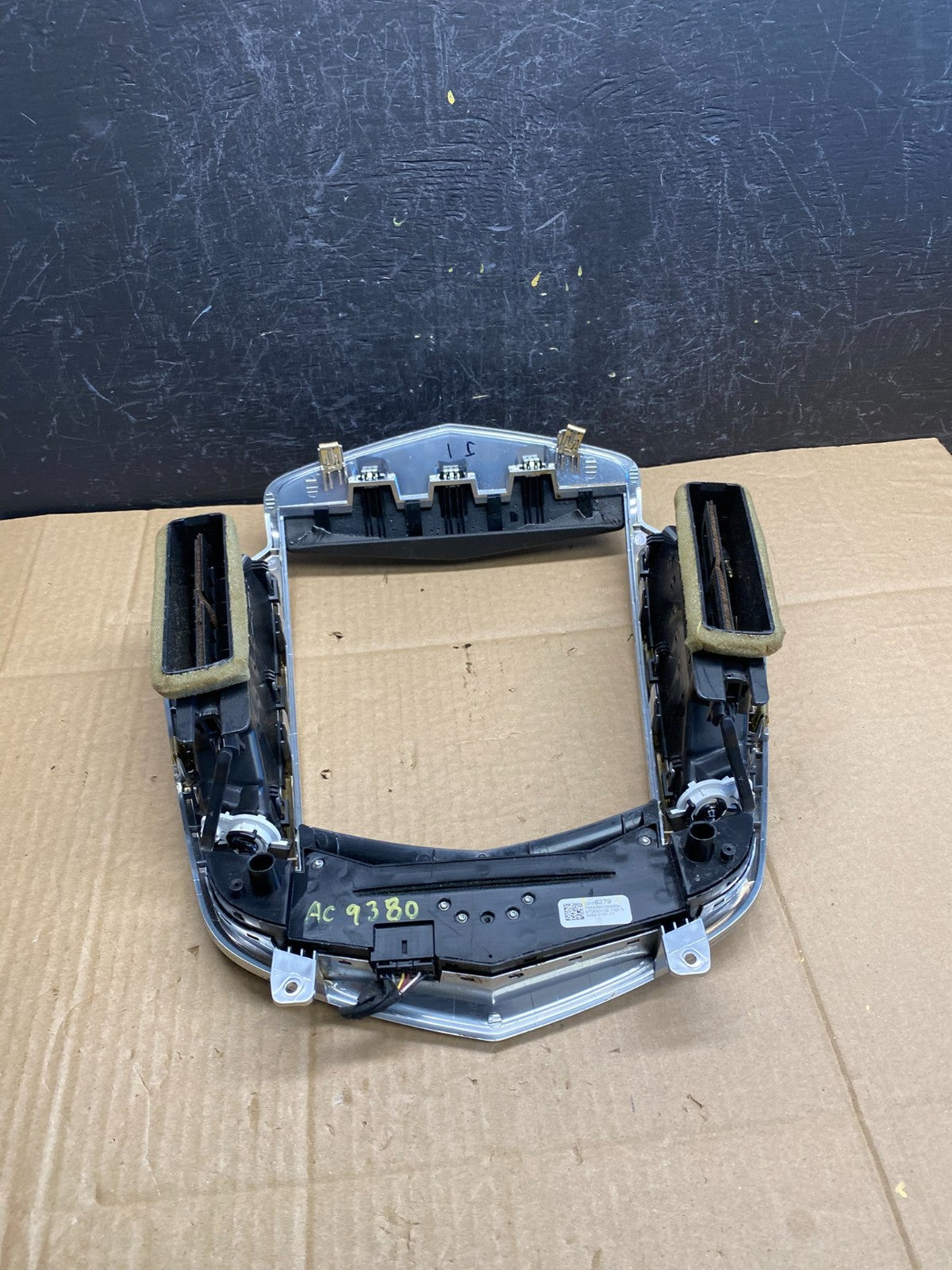 2013-2016 Cadillac SRX Center Dash Radio Trim Bezel with Air Vents OE AC4800 DG4