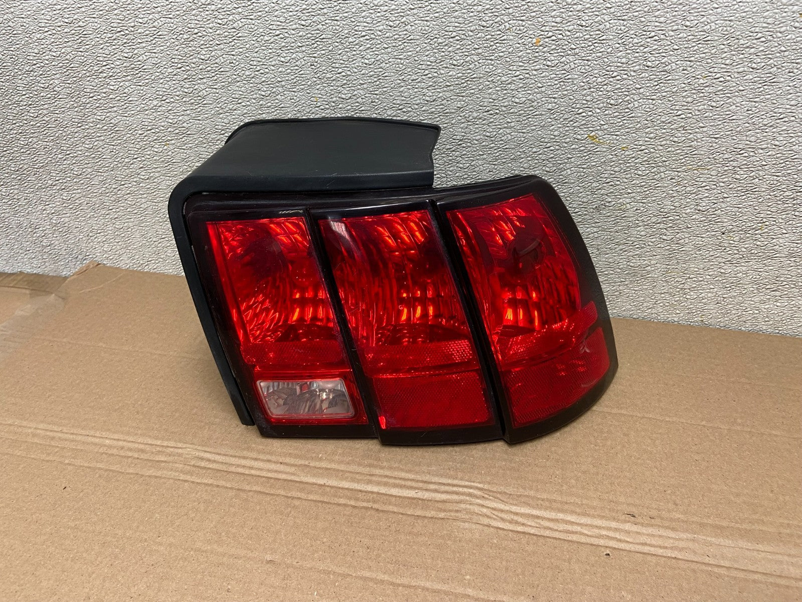 1999-2004 Ford Mustang Right Passenger Rh Side Tail Light OEM AB0957 LK0