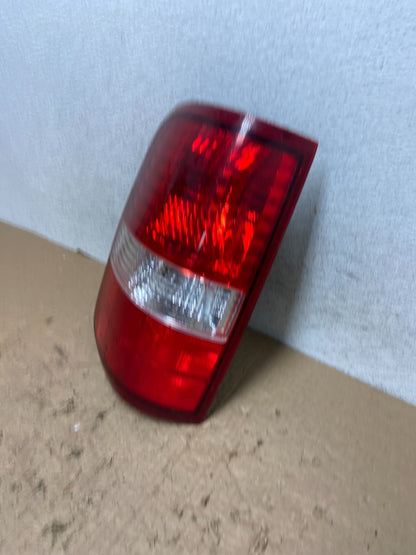 2004 to 2008 Ford F150 F-150 Left Driver LH Side Tail Light AF8396 DW1