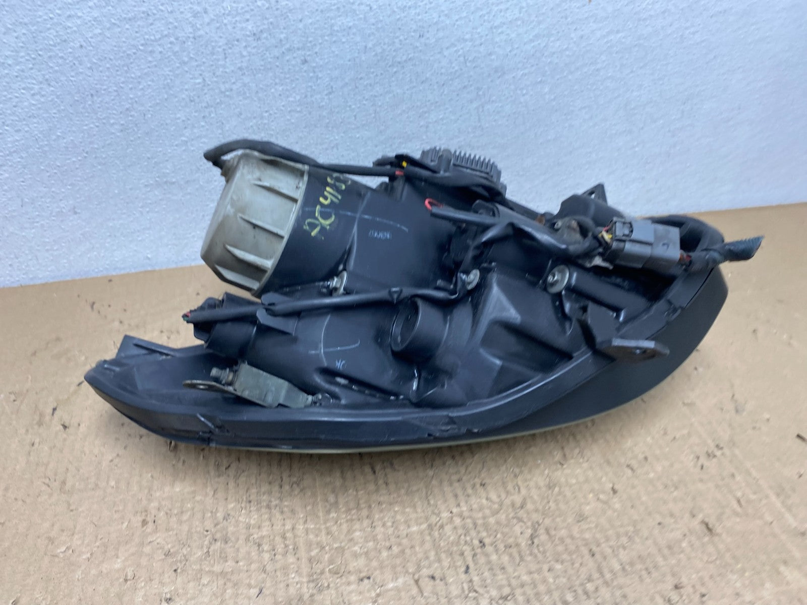 2004 2005 2006 Nissan Maxima Right Passenger Side Headlight Xenon HID AC4183 DW4
