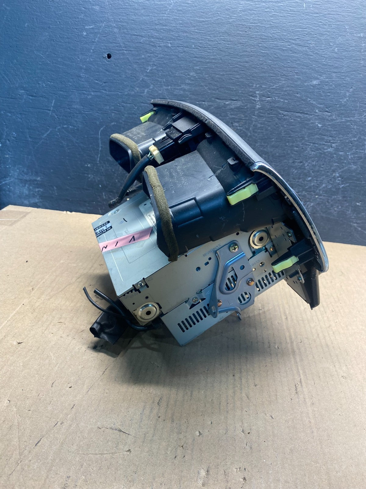 2004 to 2006 Lexus ES330 Es300 Radio Receiver Tape CD Air Vent AE7709 DW4