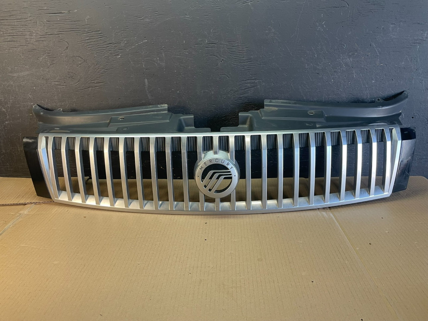 2005 2006 2007 Mercury Montego Front Upper Grill Grille AE3512 DG0