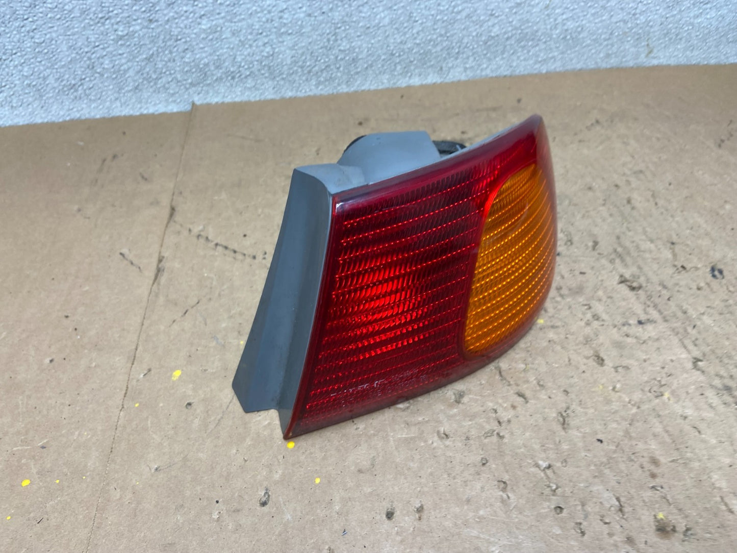 1998 1999 2000 Toyota Corolla Right Passenger Side Tail light OEM Z9239 DW2