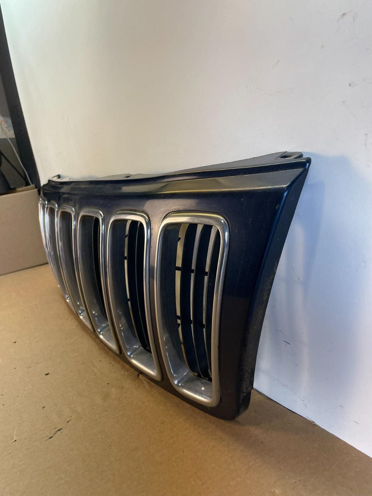 1999 to 2003 Jeep Grand Cherokee Front Upper Grill Grille AH0345 DG1
