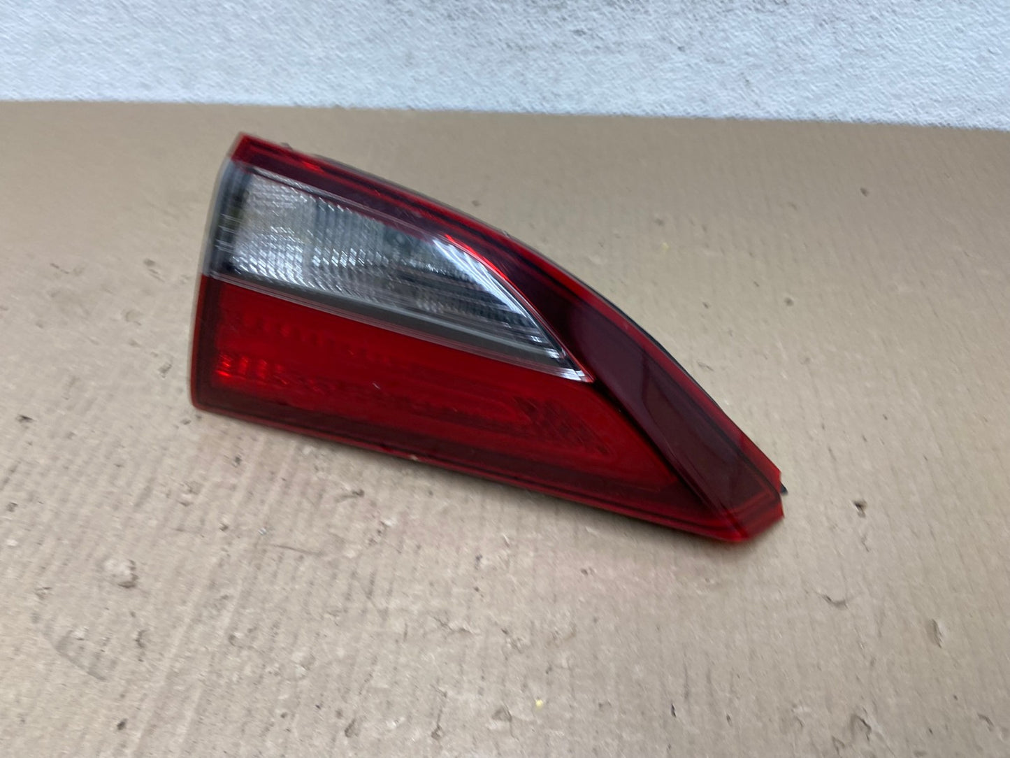 2014 2015 2016 Hyundai Elantra Sedan Right Passenger Inner Tail Light AE9675 LK1