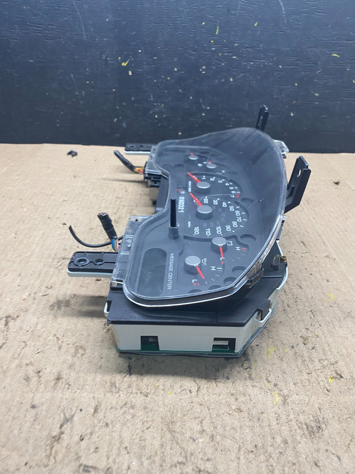 2004 2005 Ford Explorer Speedometer Cluster Gauge Oem R8578 DG3