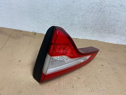 2014 - 2015 Kia Sorento SX Right Passenger Side Inner Tail Light AE9145 LK2