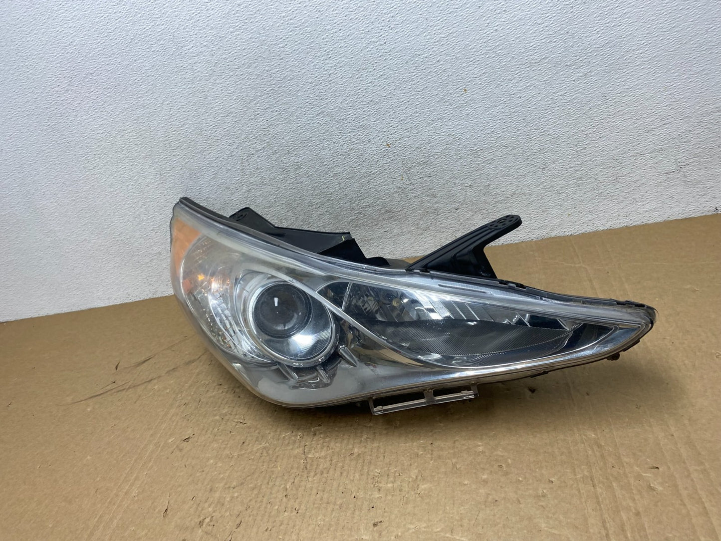 2011 - 2014 Hyundai Sonata Right Passenger Rh Side Headlight Halogen AG0543 DW1