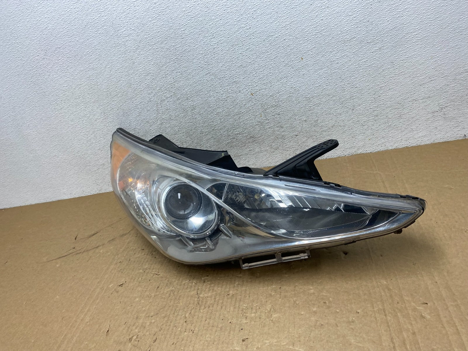 2011 - 2014 Hyundai Sonata Right Passenger Rh Side Headlight Halogen AG0543 DW1