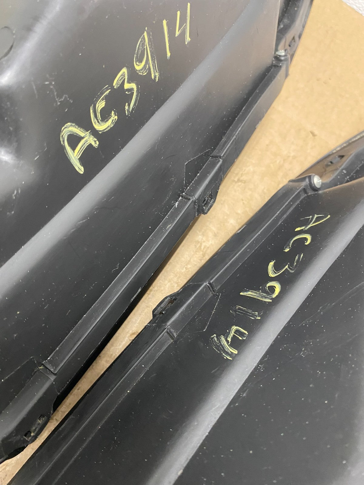 2000 to 2004 Subaru Legacy Left+Right Set Headlights Aftermarket AC3914 DG11