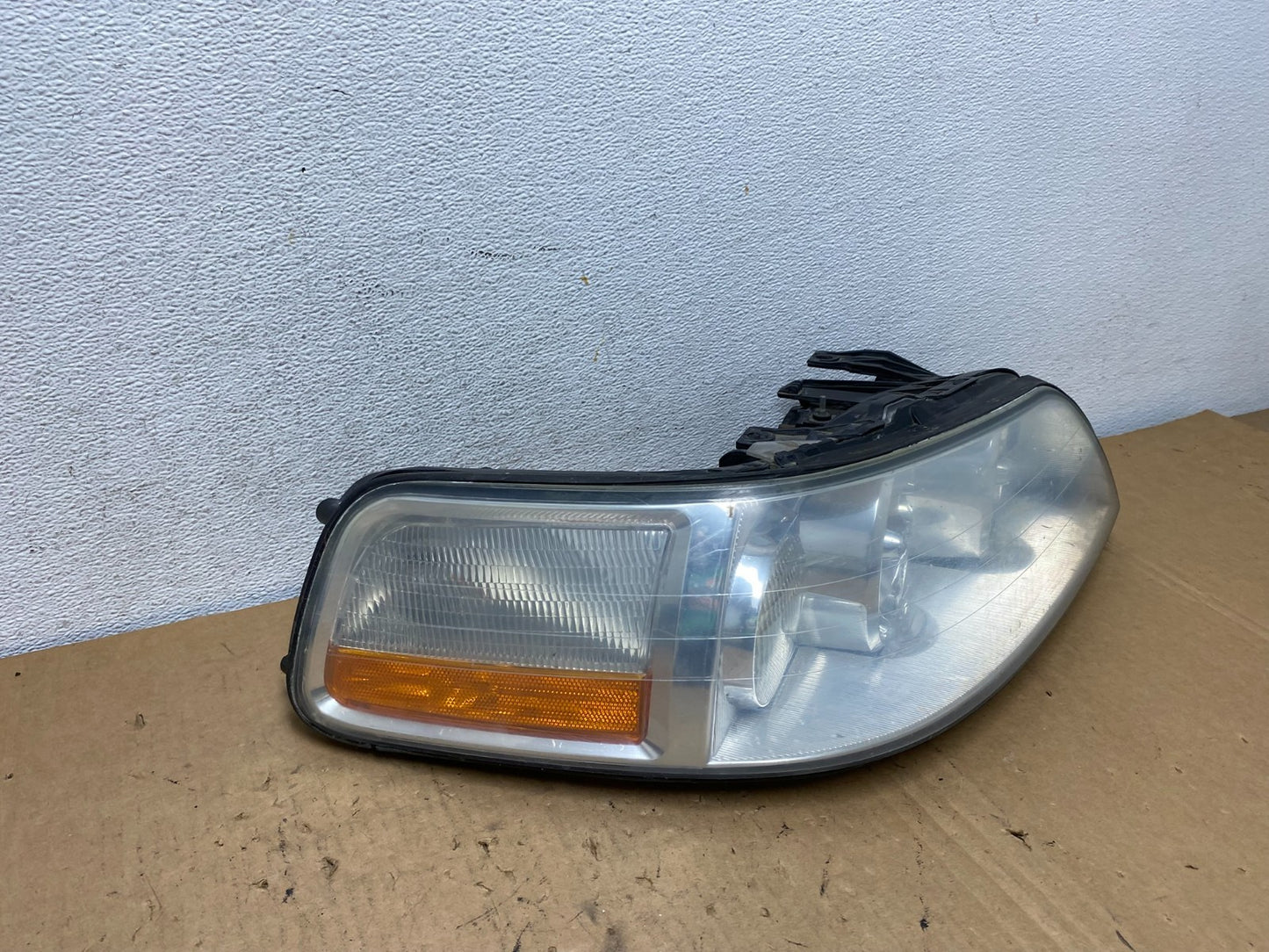 2005 to 2011 Lincoln Town Car Right Passenger Rh Side Headlight AD3236 DW2
