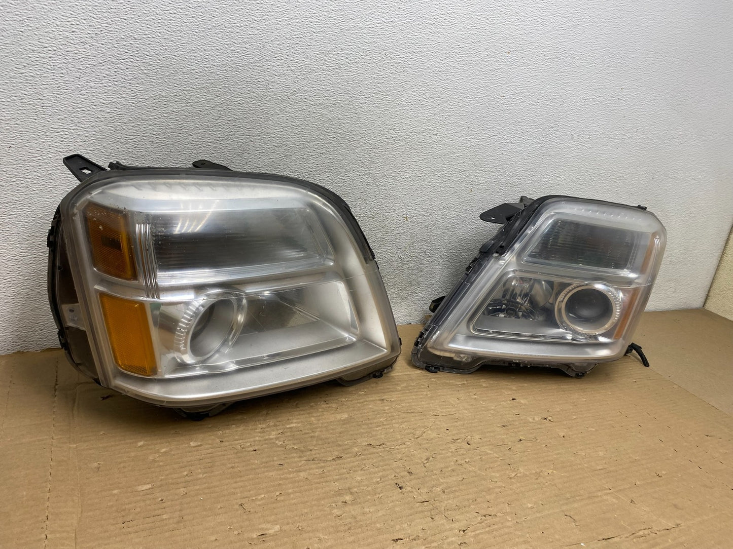 2010 to 2015 GMC Terrain Halogen Left+Right Side Headlights AG8271 DW1