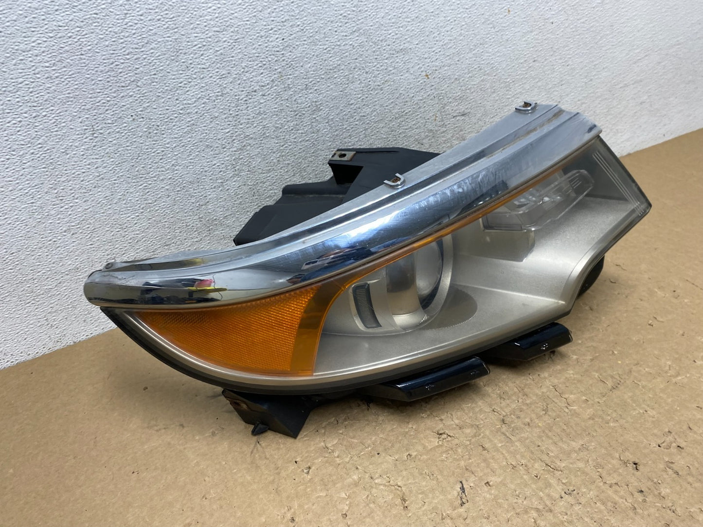 2011 to 2014 Ford Edge Front Right Passenger Headlight Halogen AF8087 DW2