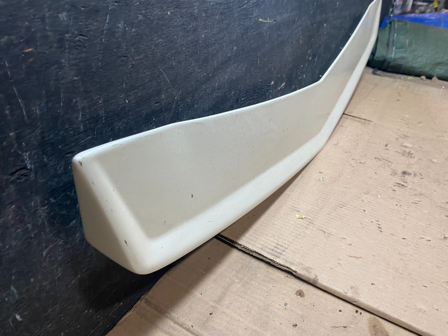 2003 to 2007 Cadillac CTS Trunk Spoiler Wing White OEM W2492 DG2