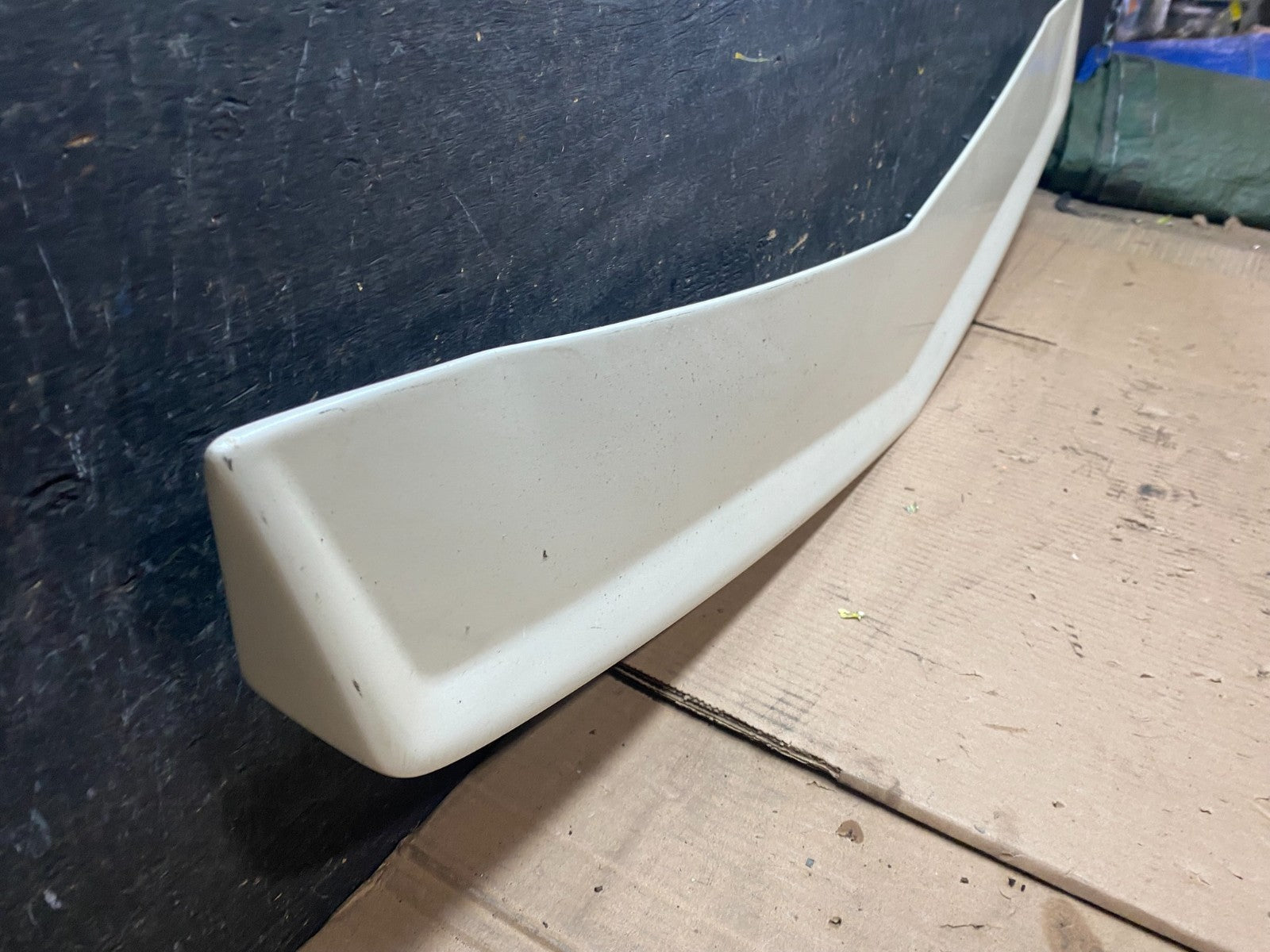 2003 to 2007 Cadillac CTS Trunk Spoiler Wing White OEM W2492 DG2