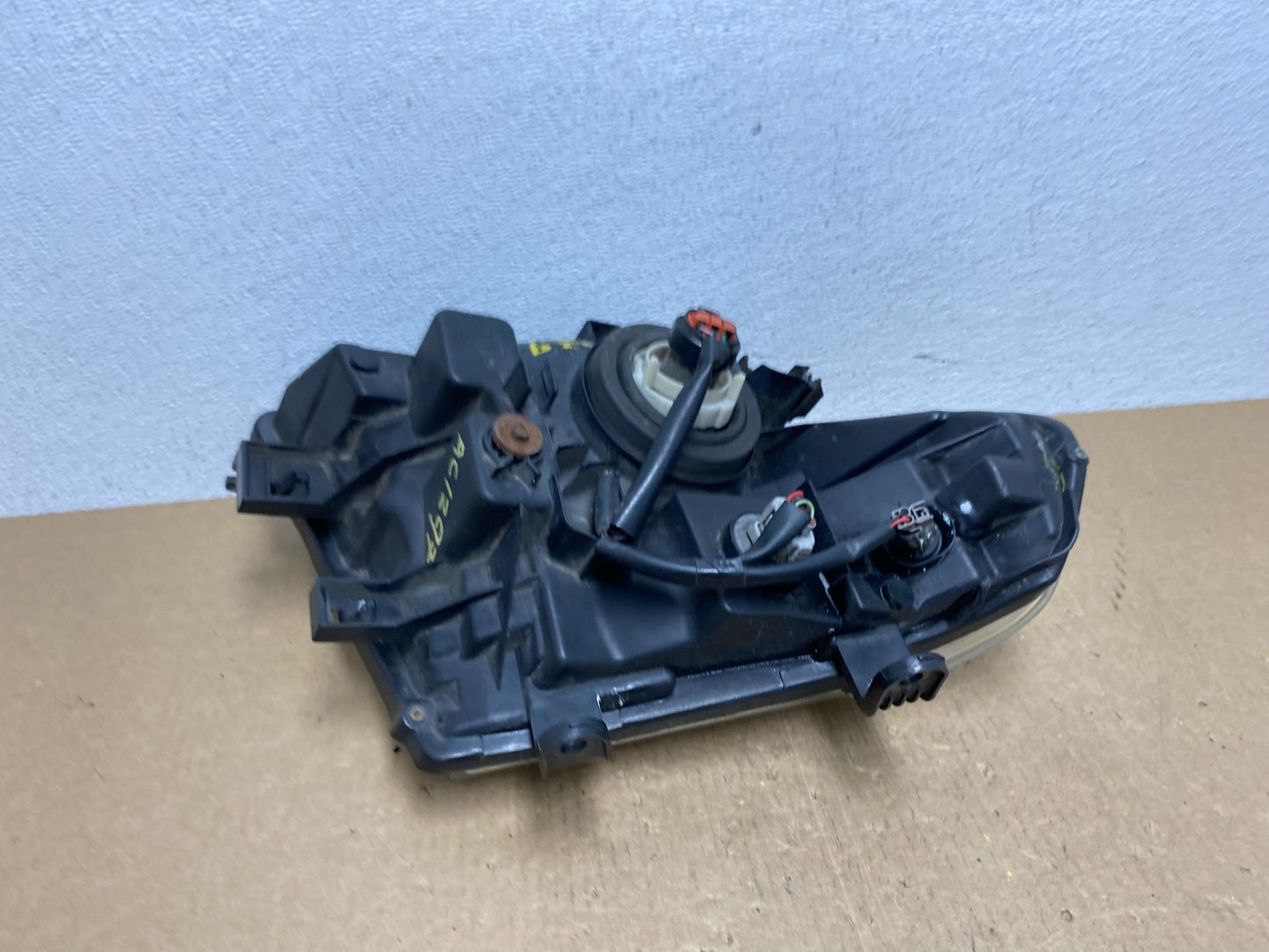 2005-2007 Nissan Pathfinder Halogen Headlight Left Driver LH AC1297 DW4