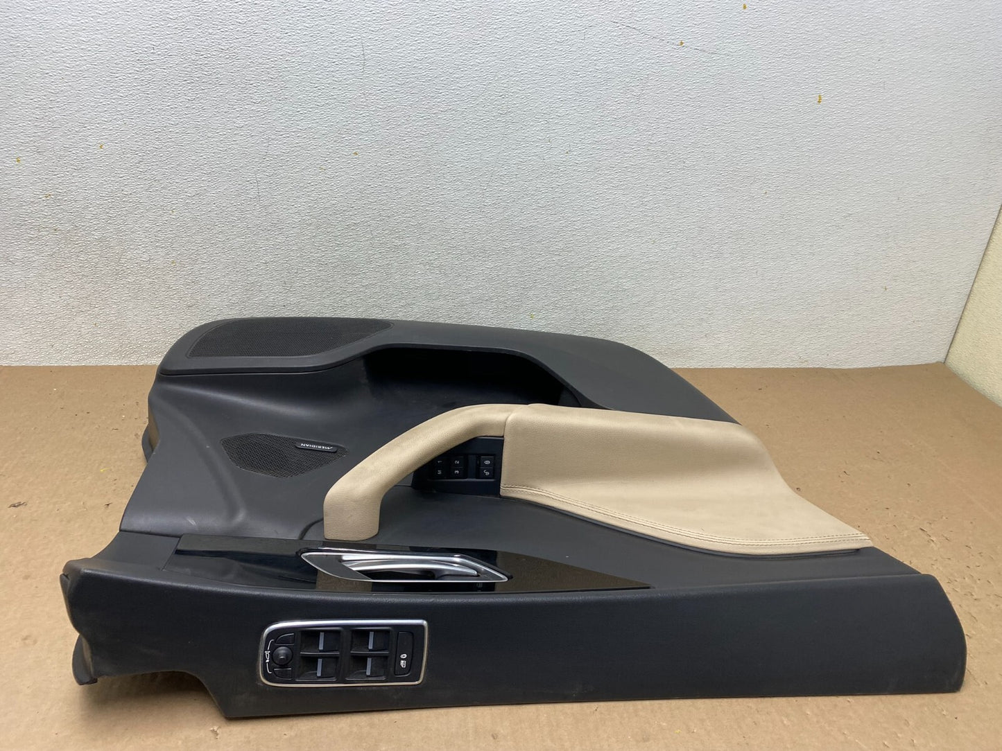 2017 to 2020 Jaguar F-Pace OEM Front Left Driver Interior Door Panel E9060 DG15