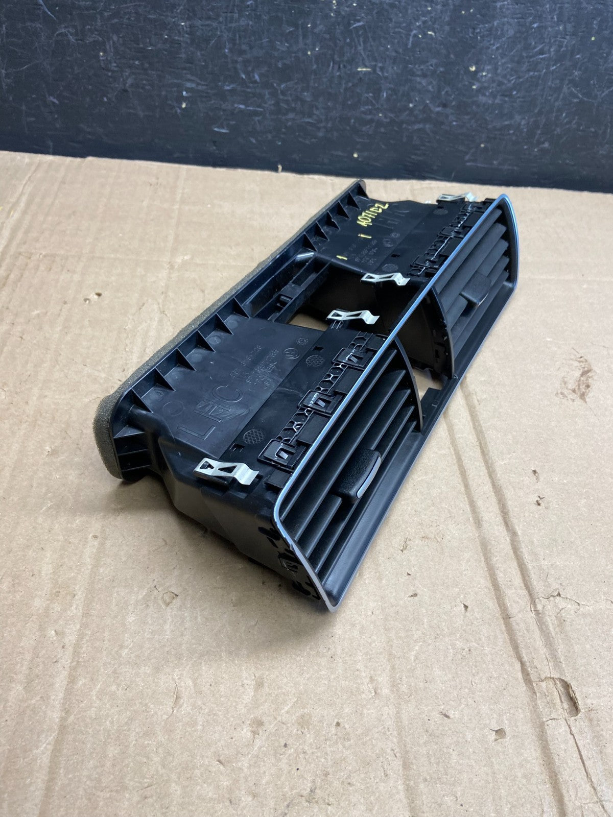 2012 - 2015 Volkswagen Passat Dash Dashboard Middle Center Air Vent OE ad7102 DG1