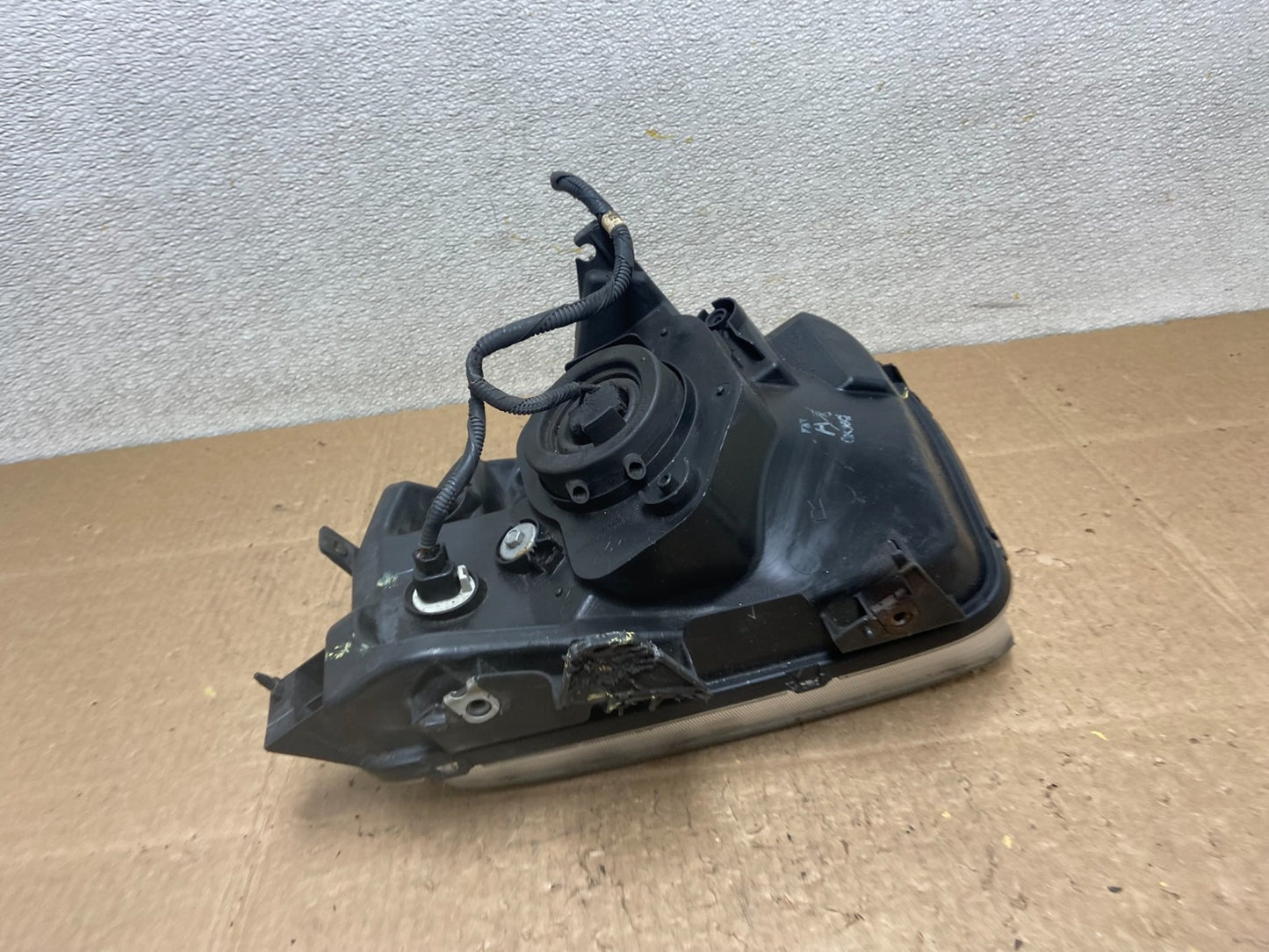 2003 to 2006 Honda Element Right Passenger Rh Side Headlight Oem Y9193 DW8