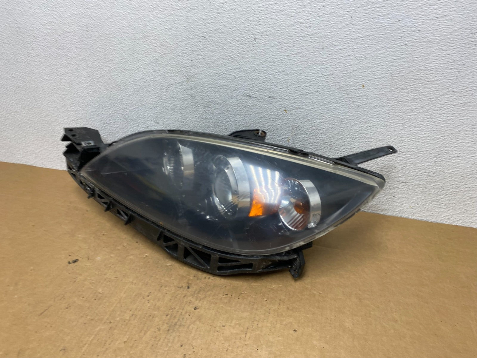 2004 to 2009 Mazda 3 Hatchback Left Driver LH Side Xenon Headlight AD4662 DW1