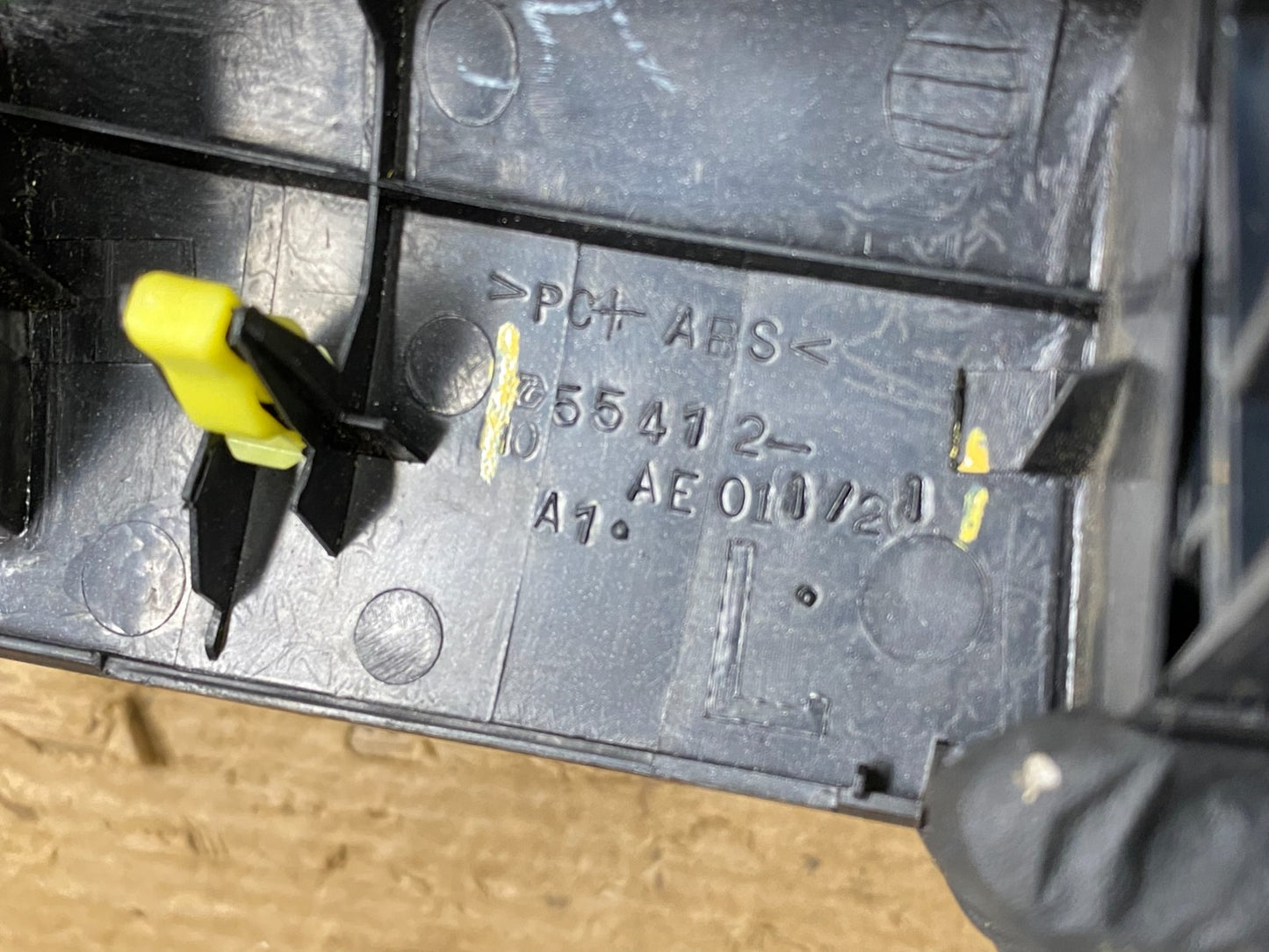 2004 to 2010 Toyota Sienna Left Side Climate Switches Bezel Trim z9910 DG5