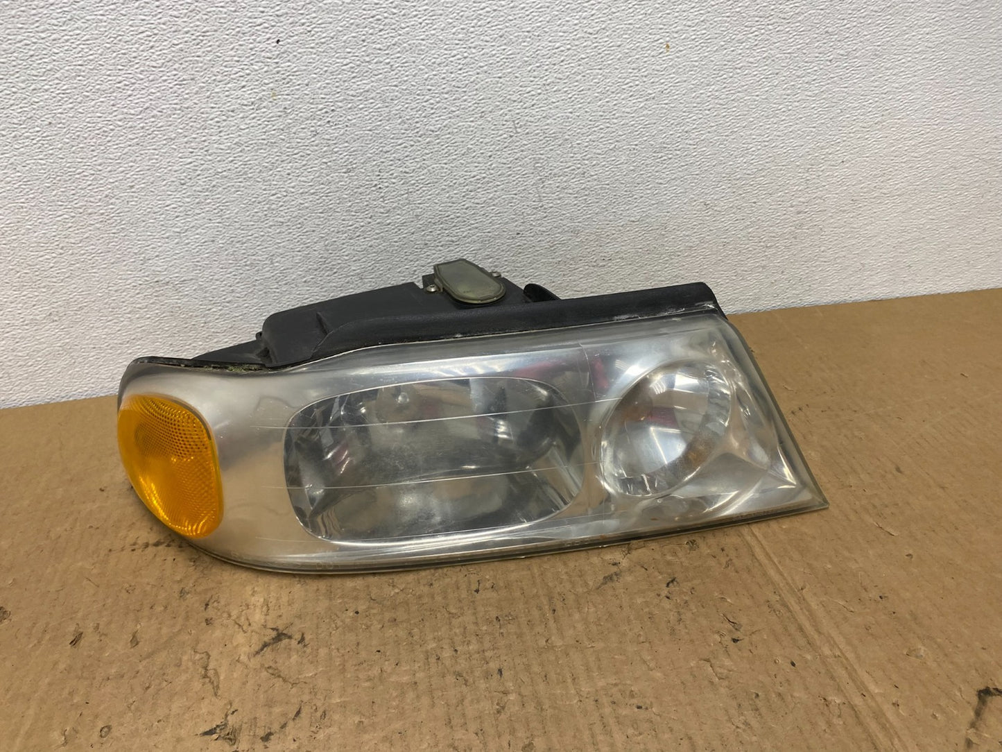 1998 to 2002 Lincoln Navigator Right Passenger Halogen Headlight AC8153 DW0