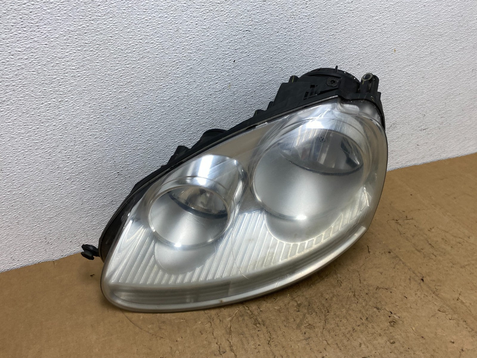 2005 to 2010 Volkswagen Jetta Left Driver LH Side Headlight Halogen AD1434 DW2