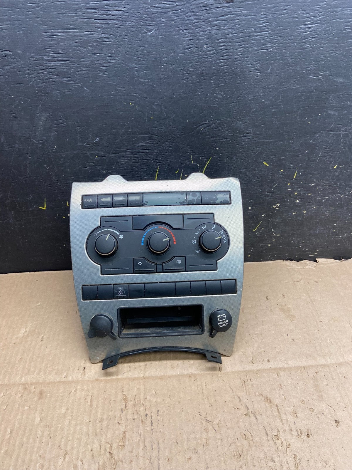 2005 to 2007 Jeep Commander Grand Cherokee A/C Climate Control Bezel Y5475 DG0