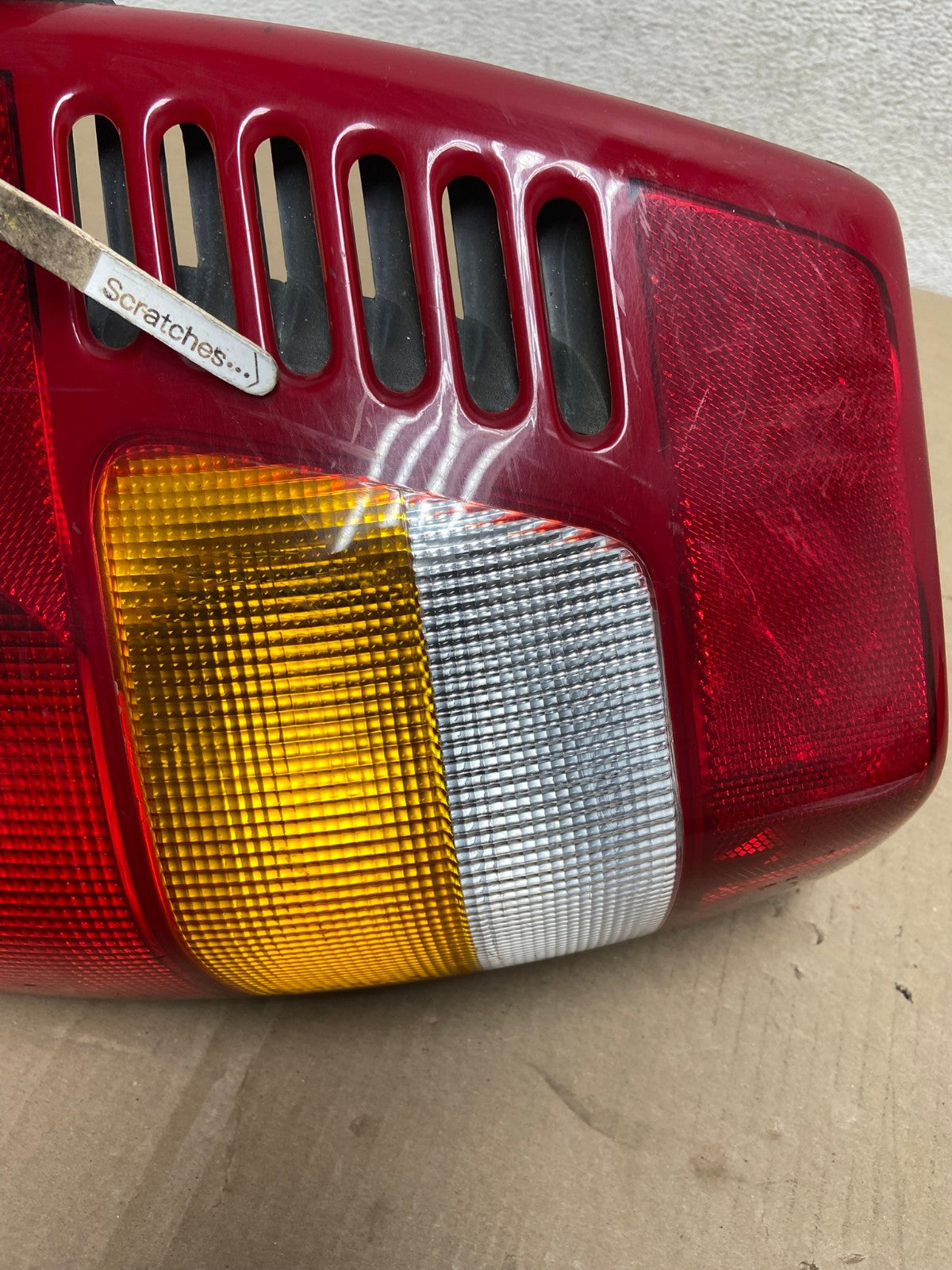 1999-2004 Jeep Grand Cherokee WJ Right Passenger Rh Tail Light AG6834 LK3