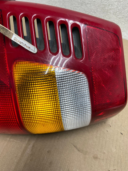 1999-2004 Jeep Grand Cherokee WJ Right Passenger Rh Tail Light AG6834 LK3