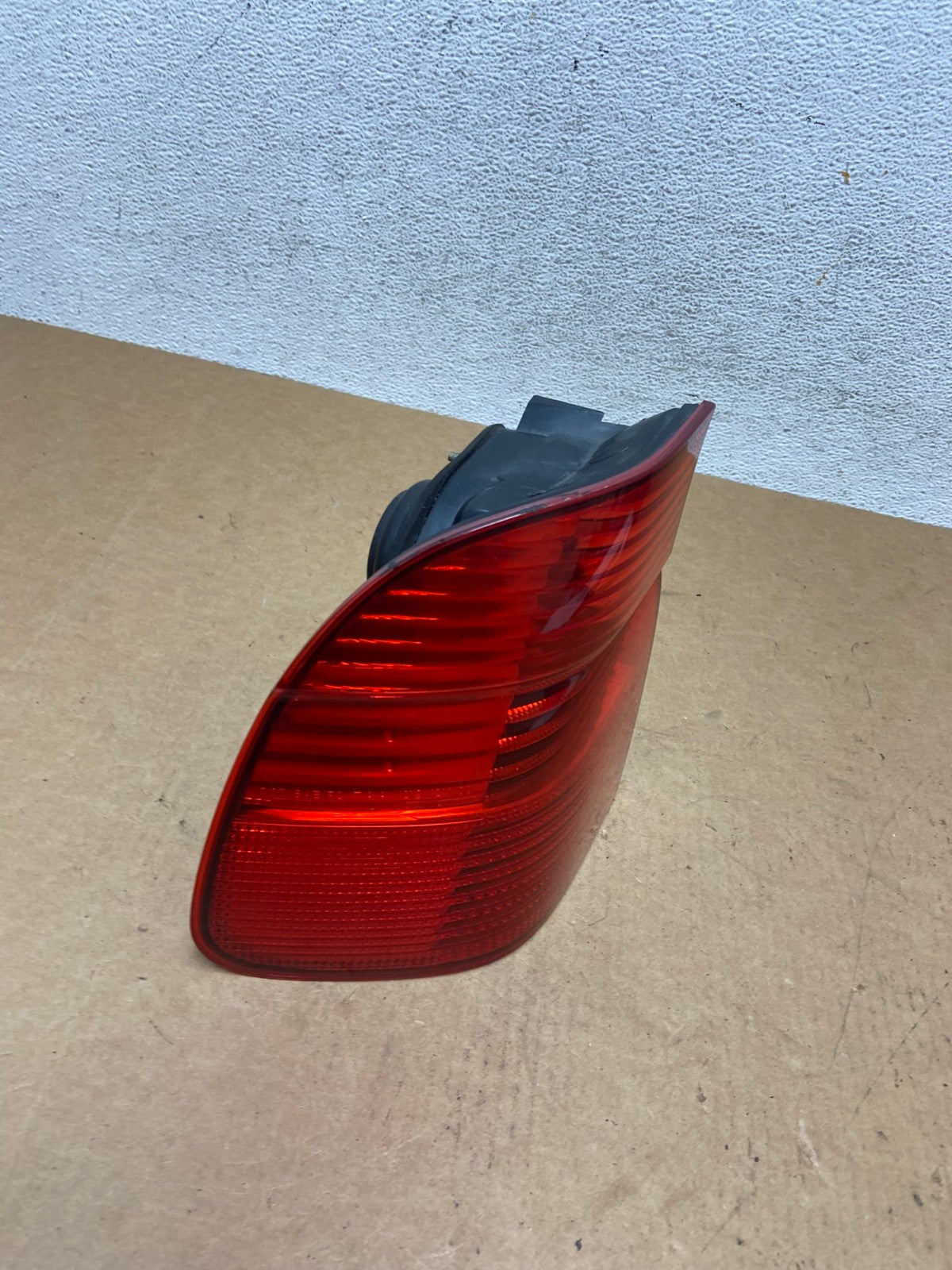 2001 2003 BMW 5 Series E39 Wagon Left Driver LH Tail Light AE3079 LK2