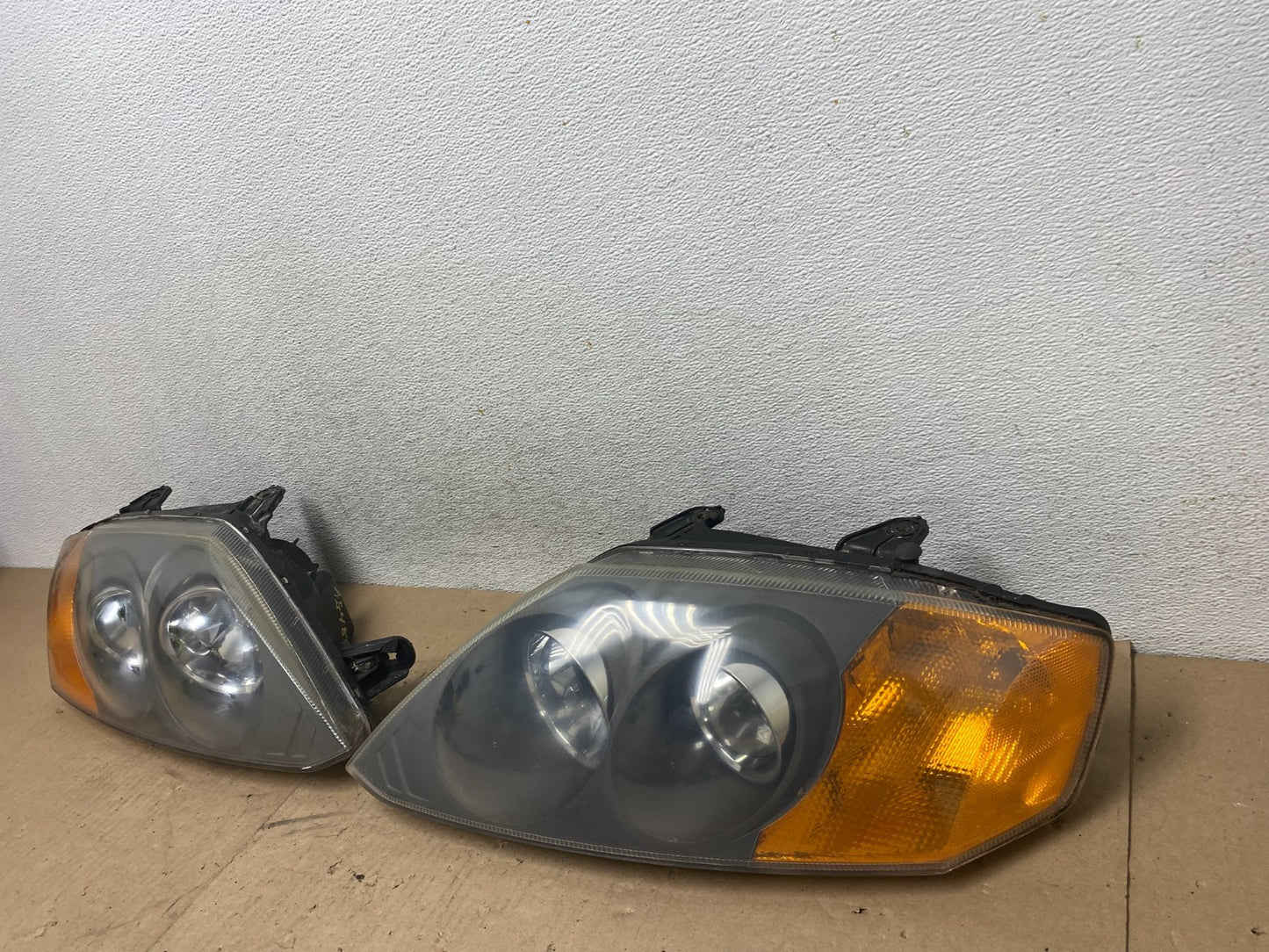 2003 to 2004 Hyundai Tiburon Left+Right Set Side Headlight AG4891 DG2