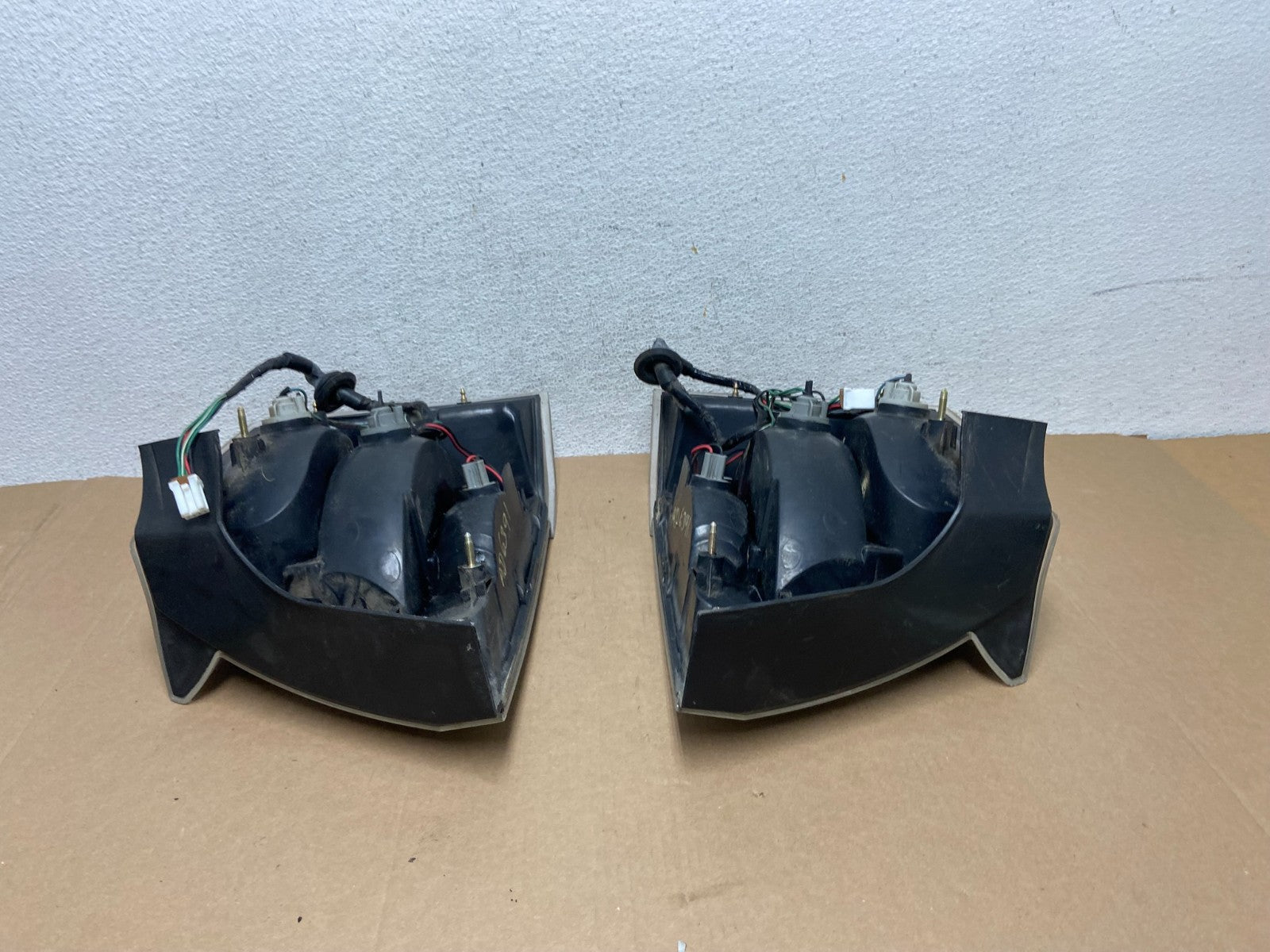 2004 2005 2006 Mitsubishi Galant GTS Left+Right Set Tail Lights AD6391 DG10