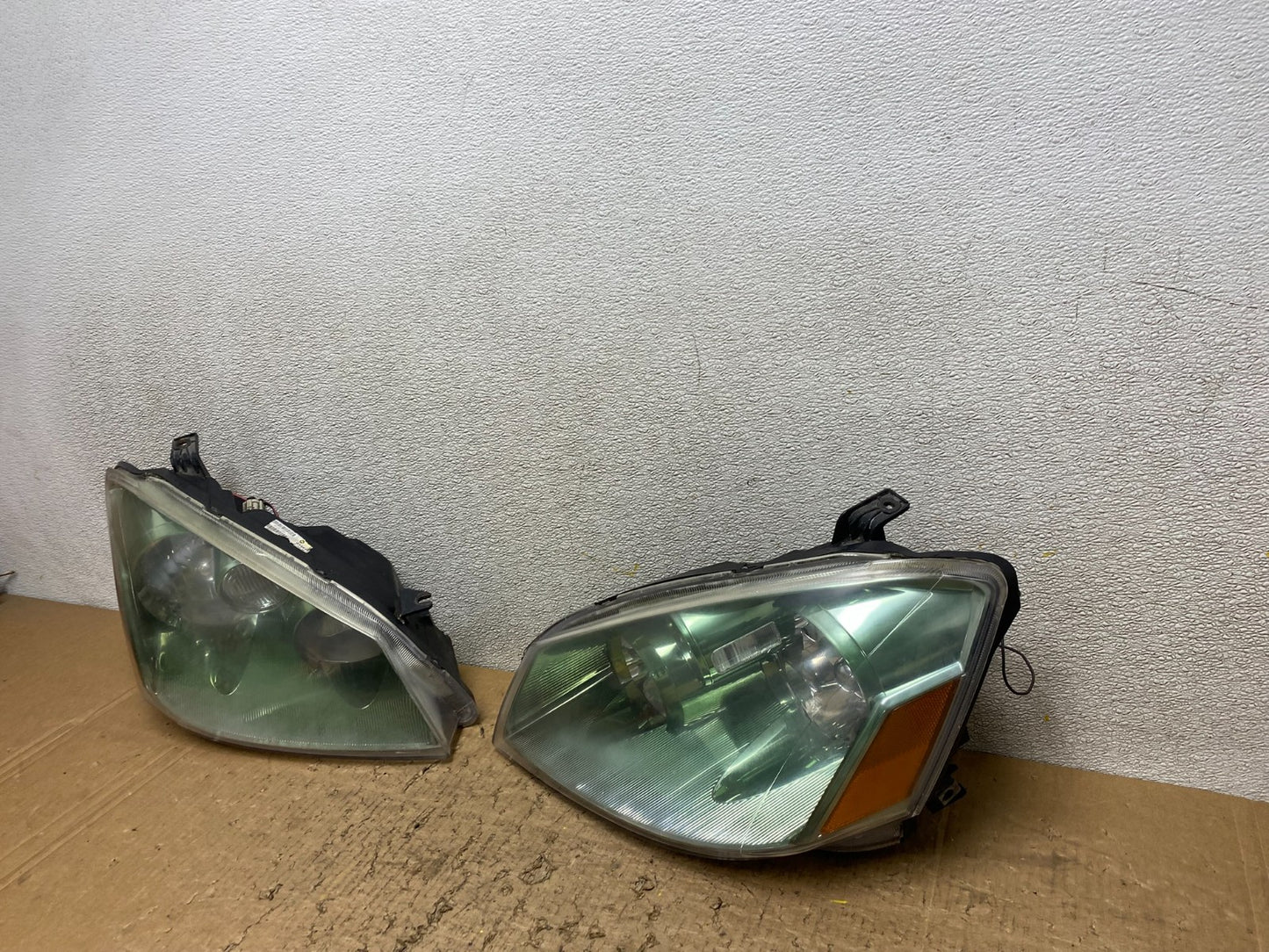 2005 to 2006 Nissan Altima Left+Right Set Halogen Headlights Oem V8697 DW1