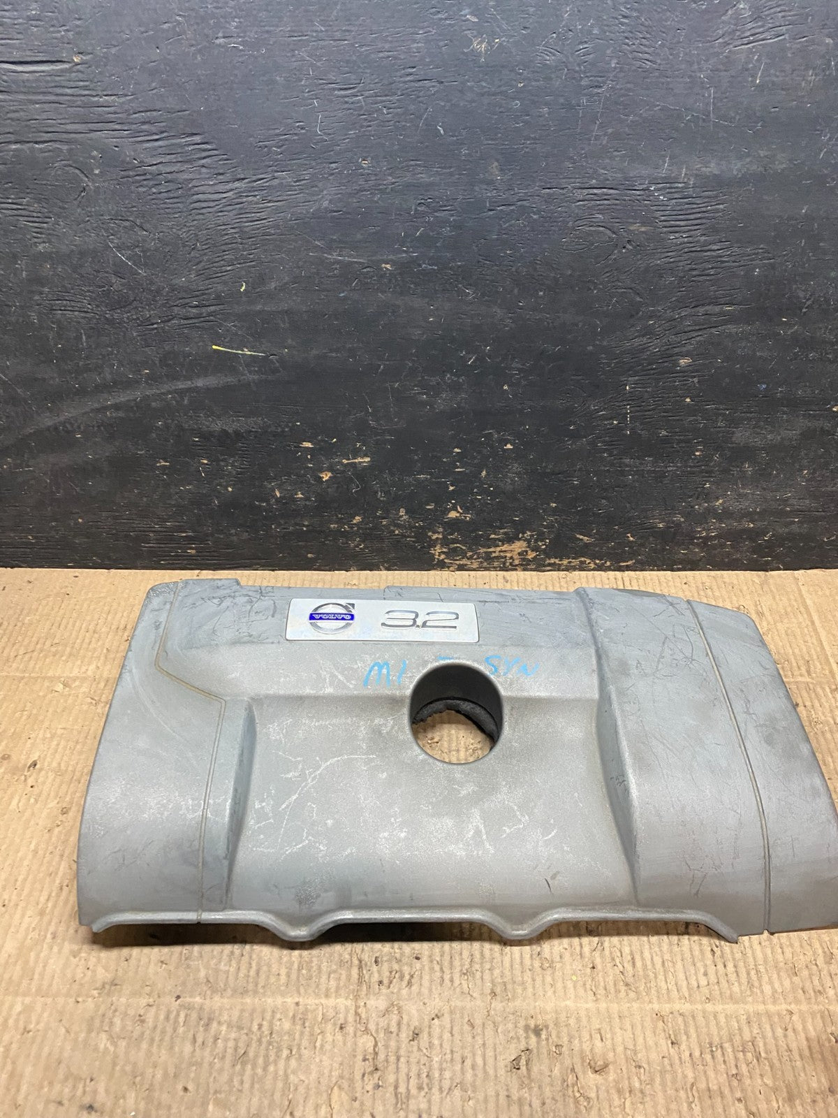 2007 to 2014 Volvo XC90 OEM 3.2L Upper Top Engine Motor Dust Cover Oem T9762 DG0