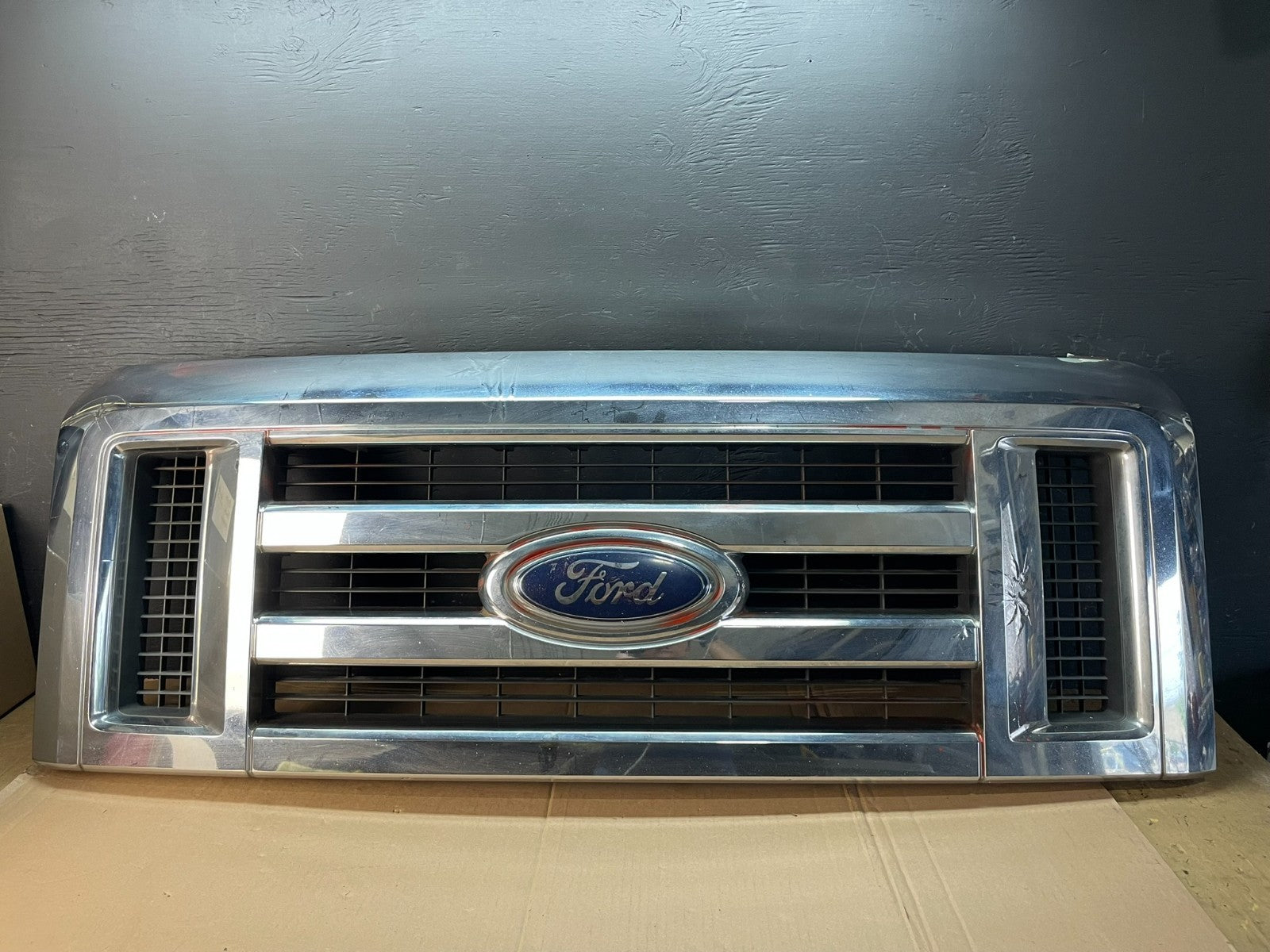 2008 to 2014 Ford Econoline E150 E250 Front Upper Chrome Grill Grille ad8357 DG0
