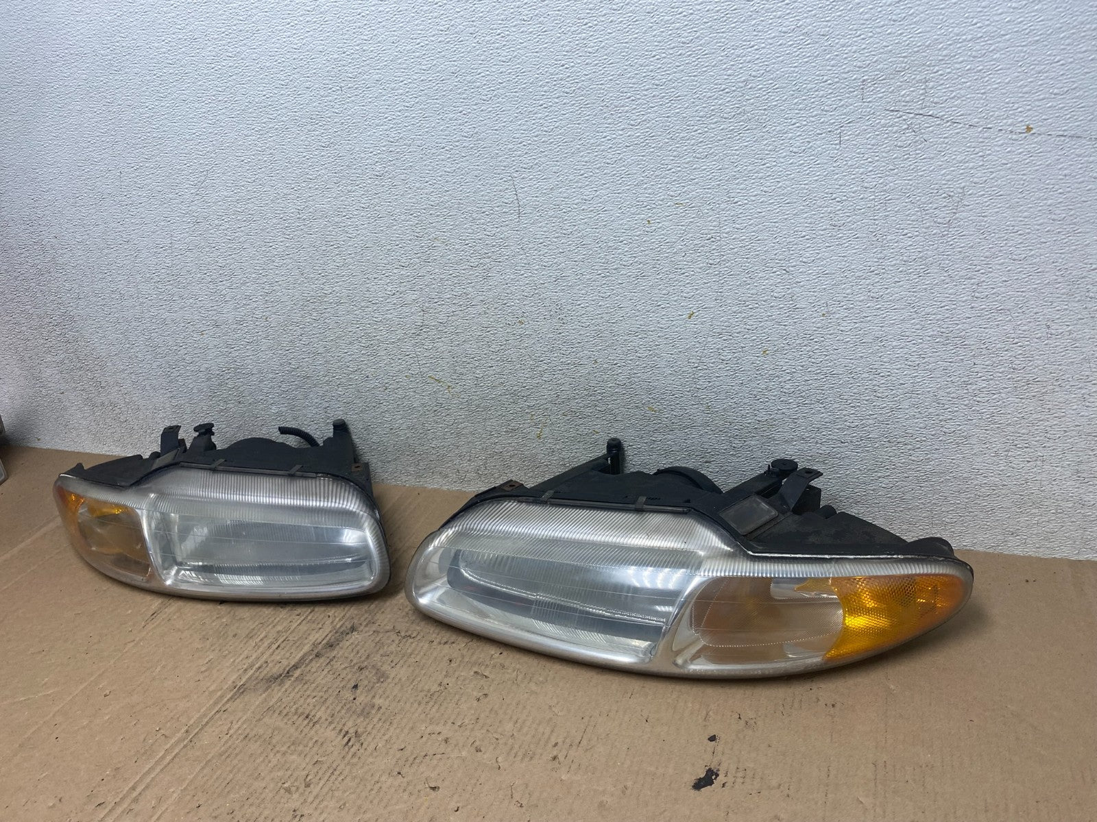 1996-2000 Chrysler Sebring Left+Right Side Halogen Headlights OEM Q16871