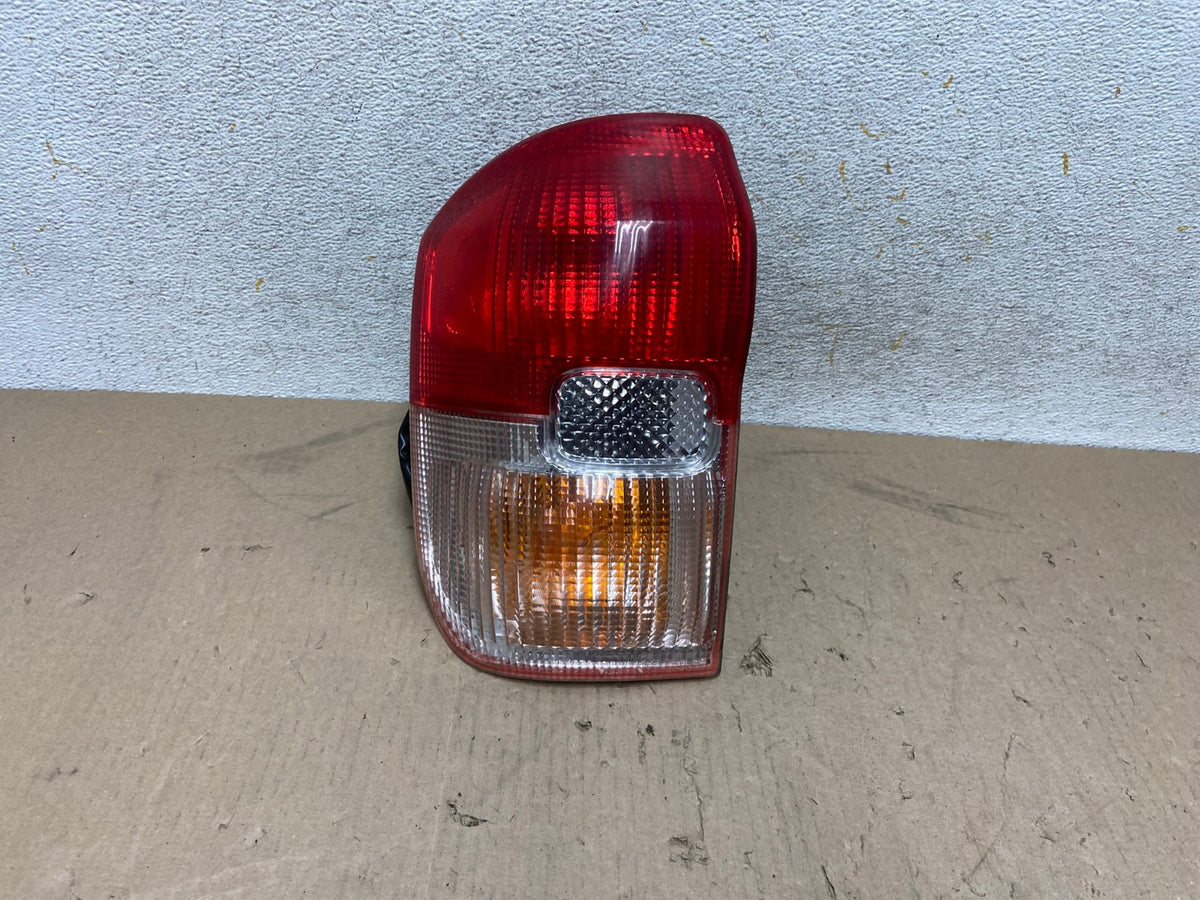 2001 2002 2003 Toyota Rav4 Left Driver LH Side Tail Light AH6950 LK0