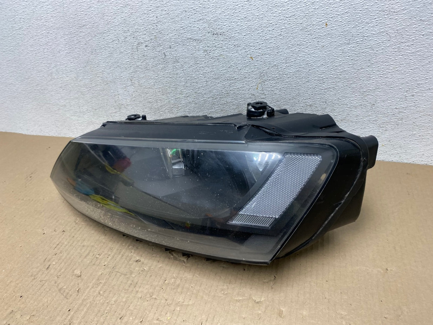 2011 to 2014 Volkswagen Jetta Left Driver LH Headlight Halogen AE9683 LK1