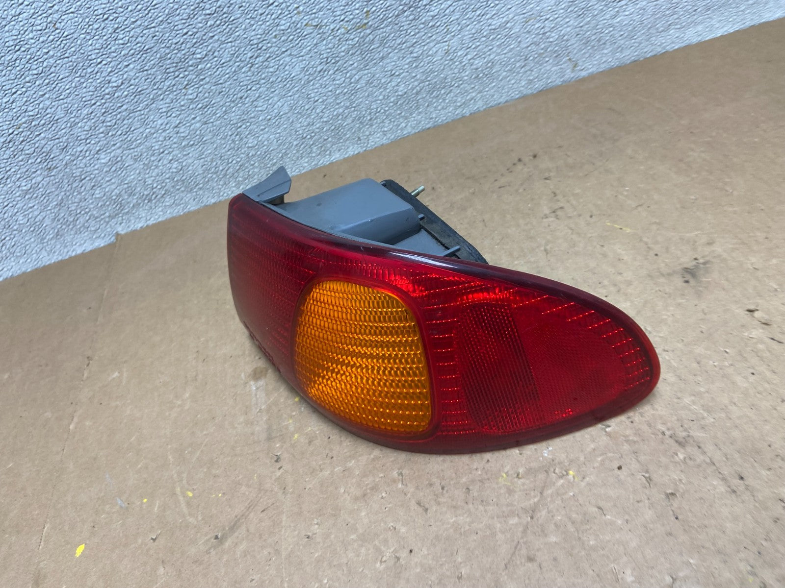 1998 1999 2000 Toyota Corolla Right Passenger Side Tail light OEM Z7052 DW1